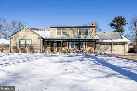 54 Clearwater Dr, Willingboro, NJ 08046