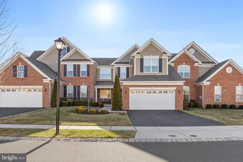 614 Tournament Dr, Moorestown, NJ 08057