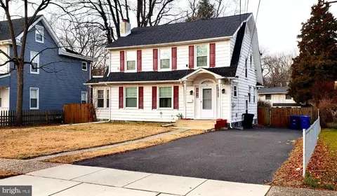 33 Church St, Beverly, NJ 08010
