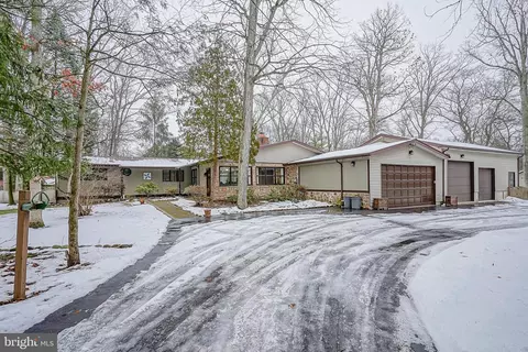 125 Woolmans Ln, Mount Laurel, NJ 08054