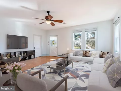 Living - 824 Hickory St, Delanco, NJ 08075 photo 2 of 2