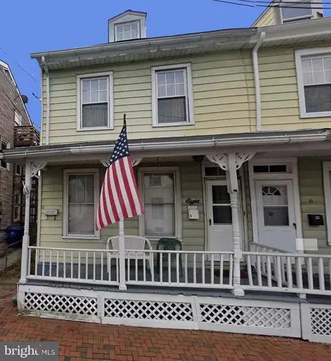 8 Church St, Mount Holly, NJ 08060