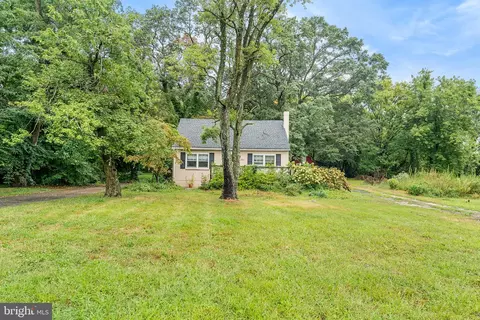 941 Bortons Landing Rd, Moorestown, NJ 08057