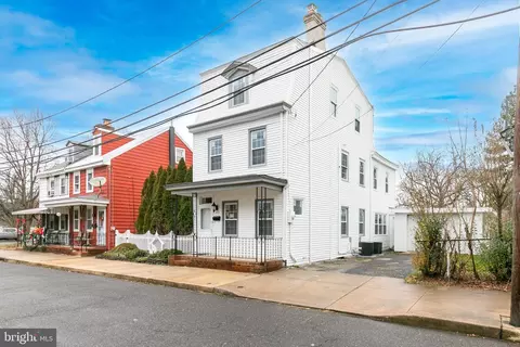 213 Saint Mary St, Burlington, NJ 08016