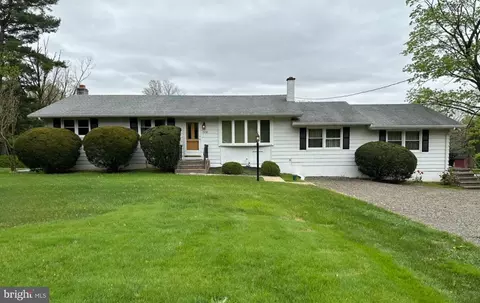 1038 Hedding Jacksonville Rd, Bordentown, NJ 08505