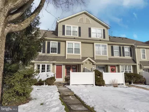 1102 Yarmouth Ln, Mount Laurel, NJ 08054