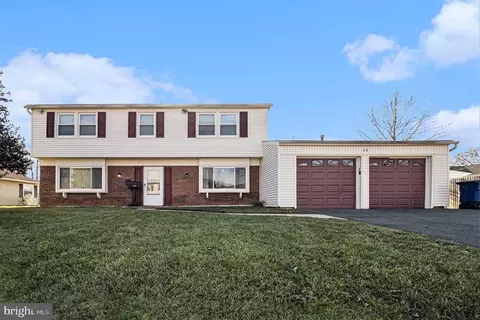 33 Garrett Ln, Willingboro, NJ 08046
