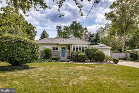608 Covington Ter, Moorestown, NJ 08057