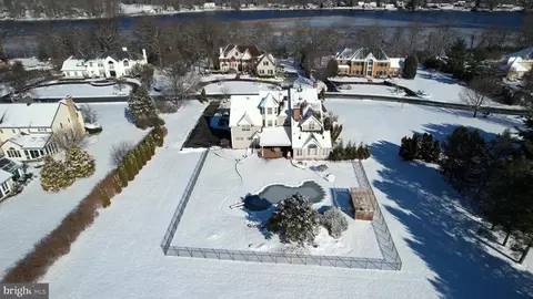 33 Cove Rd, Moorestown, NJ 08057