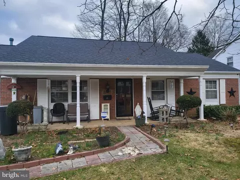8 Essex Ln, Willingboro, NJ 08046