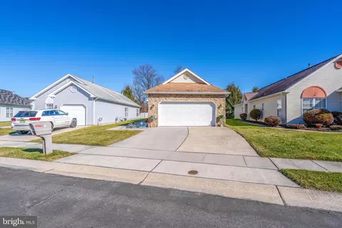 6 Madison Ct, Edgewater Park, NJ 08010