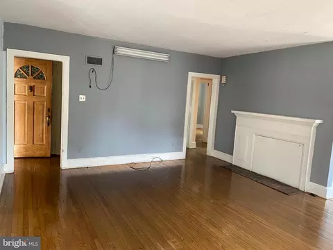 704 Bridgeboro St, Riverside, NJ 08075