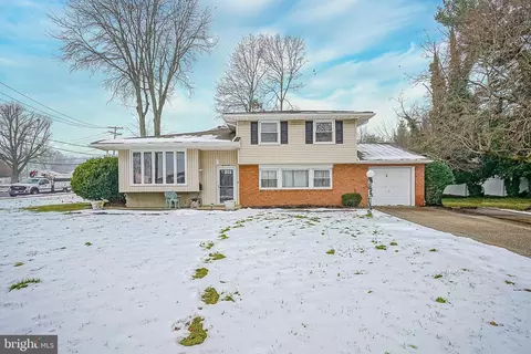 1 Princeton Dr, Delran, NJ 08075