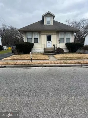 607 N Forklanding Rd, Maple Shade, NJ 08052