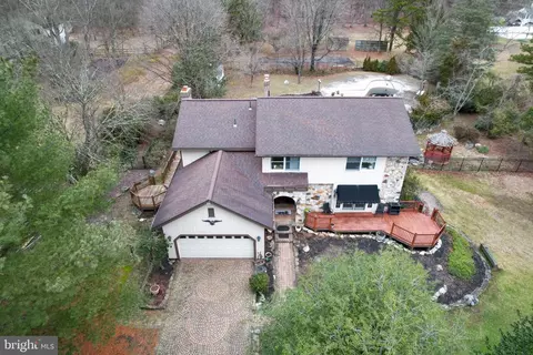607 Union Mill Rd, Mount Laurel, NJ 08054