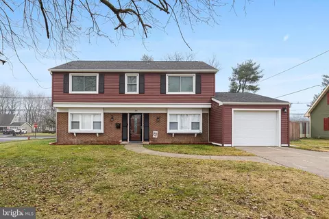 24 Minstrel Ln, Willingboro, NJ 08046