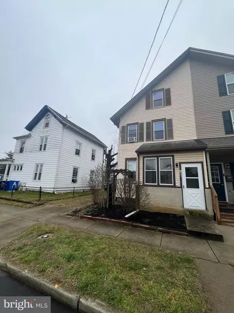 122 Pine St, Beverly, NJ 08010 photo 2