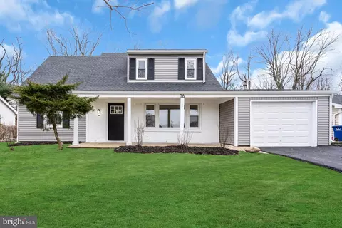 16 New Coach Pl, Willingboro, NJ 08046