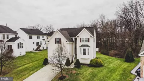4 Buckingham Ct, Delran, NJ 08075