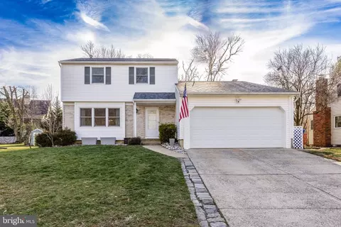 16 Mindy Dr, Moorestown, NJ 08057