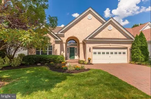 4 Clancy Ct, Marlton, NJ 08053