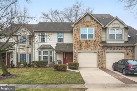 162 Sandhurst Dr, Mount Laurel, NJ 08054