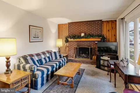 708 Bem St, Riverside, NJ 08075 photo 6