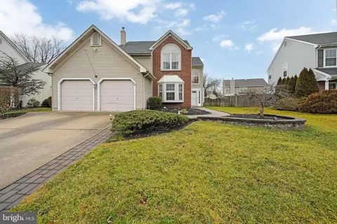 4 Longbridge Dr, Mount Laurel, NJ 08054