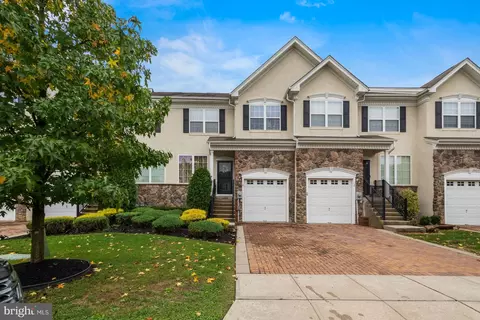 8 Kingswood Ct, Westampton, NJ 08060