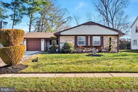 15 Goodwin Ln, Willingboro, NJ 08046