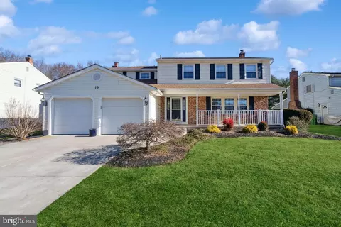 19 Kirkdale Dr, Marlton, NJ 08053