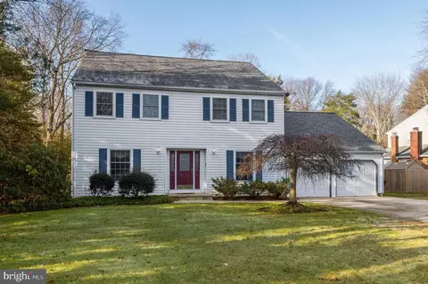 8 Friar Tuck Dr, Medford, NJ 08055