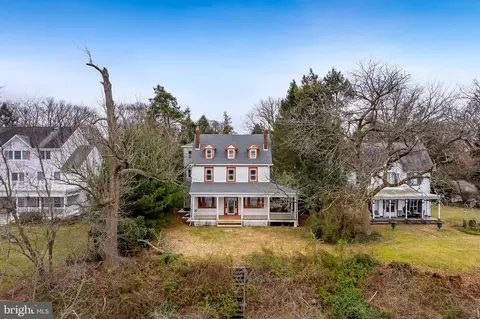 26 Riverbank Ave, Beverly, NJ 08010