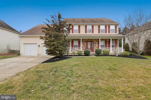 70 Creekwood Dr, Bordentown, NJ 08505