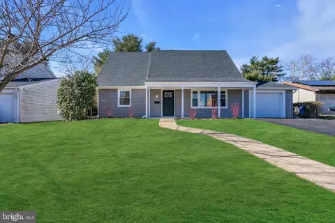 33 Hamilton Ln, Willingboro, NJ 08046