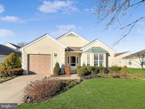 701 Chickory Dr, Mount Laurel, NJ 08054