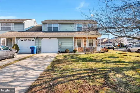 101 Stratton Ln, Mount Laurel, NJ 08054