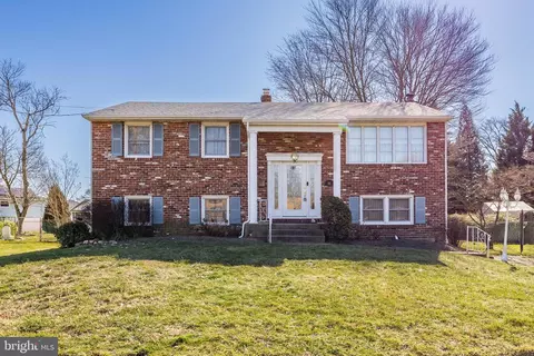 116 Schoolhouse Ln, Mount Laurel, NJ 08054