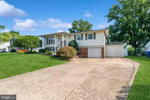 28 Dartmouth Dr, Delran, NJ 08075