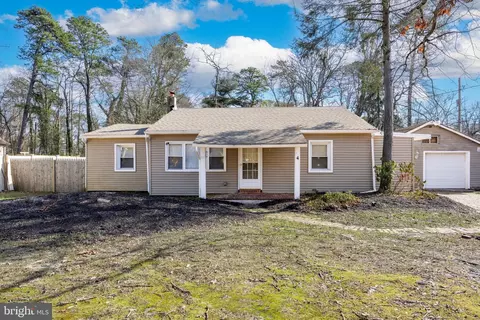 4 E Lakeshore Dr, Browns Mills, NJ 08015