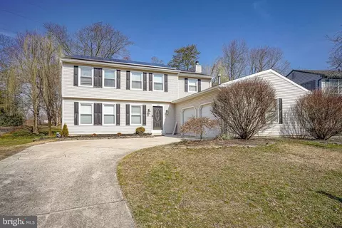 158 Knotty Oak Dr, Mount Laurel, NJ 08054