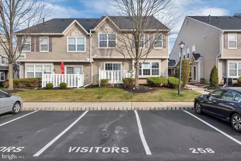 2002 Gramercy Way, Mount Laurel, NJ 08054