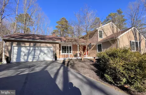 39 Arrowhead Ct, Medford, NJ 08055