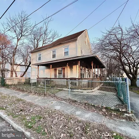 518 Race St, Palmyra, NJ 08065
