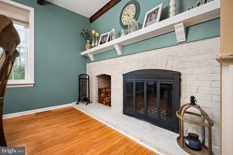 Living - 19 North Dr, Tabernacle, NJ 08088 photo 1 of 5