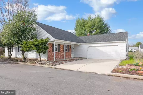 3 Waterbury Ct, Medford, NJ 08055