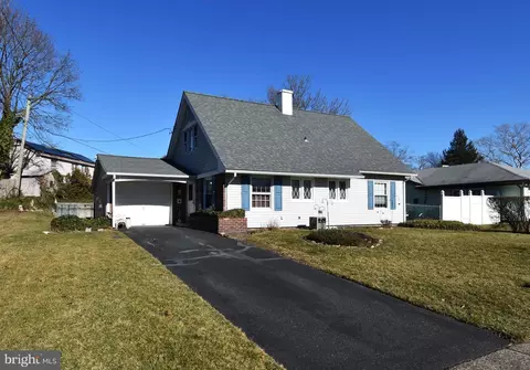11 Stirrup Ln, Willingboro, NJ 08046