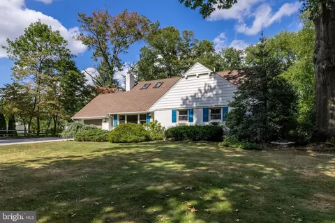 105 Haines Dr, Moorestown, NJ 08057