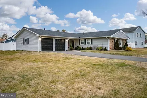 18 Echo Ln, Willingboro, NJ 08046