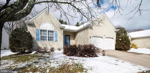6 Ashley Ct, Delran, NJ 08075